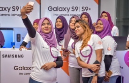ކުލަގަދަ ހަފުލާއަކާ އެކު، ދިރާގުން އެންމެ ފަހުގެ ސެމްސަންގް ފޯން ތައާރަފްކޮށްފި