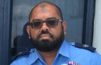 ދޫނިދޫ ޖަލުގައި ތިބި ބަޔަކު ދޫކޮށްލަން އުޅޭ ކަމަށް ބުނެ ފުލުހެއްގެ ފޯނު ހިފަހައްޓައިފި