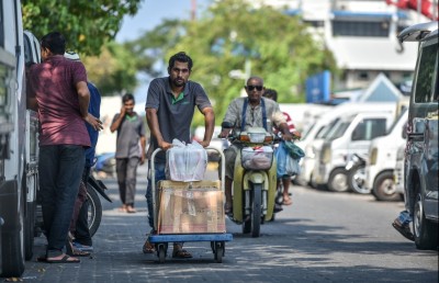 އާ އުސޫލުގެ ފުރަތަމަ ދުވަސް: ވިޔަފާރިވެރިން ރުޅިގަދަވެފައި!