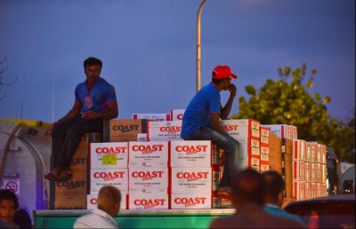 މަޖޫރީީން ހަޅުތާލުގައި، މުދާ ބޭރުނުކުރެވި ބަނދަރު ހުއްޓުމަކަށް!