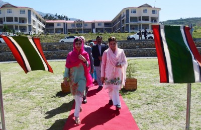 އުފާވެރި ދަތުރަކަށް ފަހު މަލާލާ ޕާކިސްތާނުން ފުރައިފި