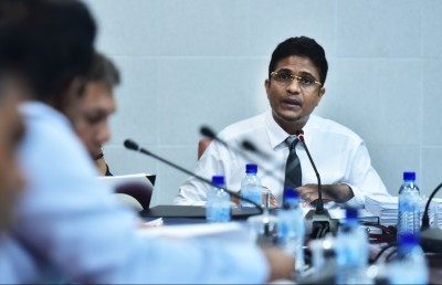 ނިހާންގެ ފްލެޓްގެ މައްސަލާގައި އިންތި އާއި ރޮޒެއިނާގެ ވަރުގަދަ ރައްދެއް