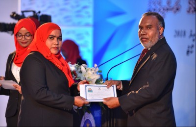 ވަކީލު ކަމުގެ ހުއްދަ ފަނޑިޔާރު އަރީފުގެ އަތްޕުޅުން އަނބިކަނބަލުންނަށް