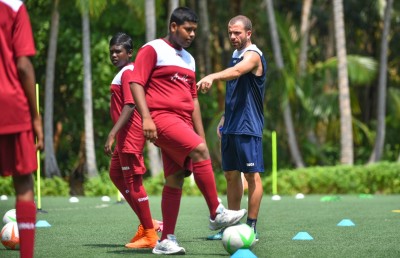 ދެބެންގެ އެކަޑަމީން ތަމްރީނާއި އިރުޝާދުތަކެއް!