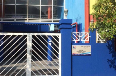 ގޭޓްވޭ ސްކޫލްގެ އެސިސްޓެންޓް ޕްރިންސިޕަލަށް ހަމަލާދިން ބެލެނިވެރިއަކު ހައްޔަރުކޮށްފި