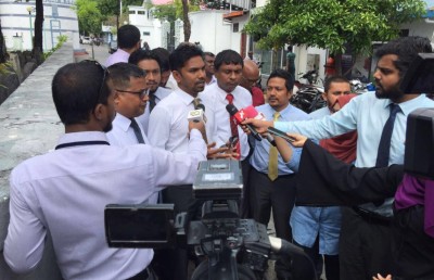 ކަރެކްޝަންސް އިން އިދިކޮޅު ފަރާތްތަކާ ބައްދަލެއް ނުކުރި