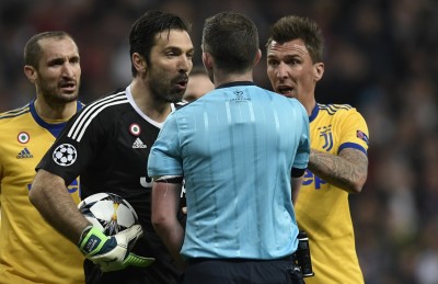 ރެފްރީގެ ހިތެއް ނެތް: ބުފޮން