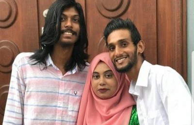 އައިޑޮލް އިން މަޝްހޫރުވި އަމާން، ޝަލަބީގެ ދައްތައާ ކައިވެނިކޮށްފި
