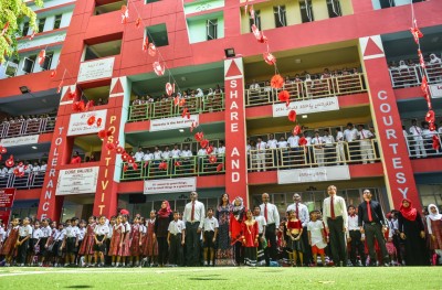 ދަރިވަރަކާ މާރާމާރީ ހިންގި މަޖީދިއްޔާގެ ޓީޗަރެއް ސަސްޕެންޑްކޮށްފި