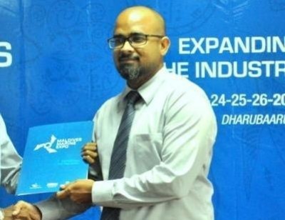 ޒިޔަތުގެ ޕާސްޕޯޓް ހިފަހައްޓައި މާދަމާ ފުލުހަށް ހާޒިރު ކުރަނީ