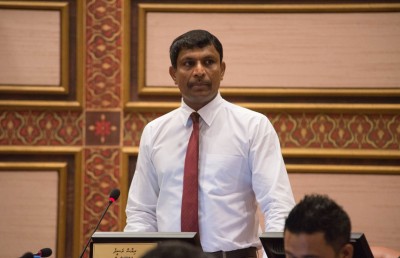 މަޖިލީހުގެ ސެކިއުރިޓީންނާ ހެދި ރިޔާޒް ހިތްހަމަނުޖެހިއްޖެ