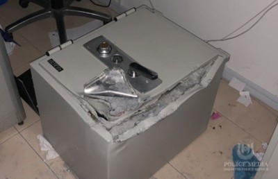 ތިޖޫރިއެއް ފަޅާލަން އުޅުނު ދެ މީހަކު ހައްޔަރުކޮށްފި