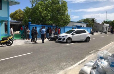 މިނިސްޓަރު ޒެނީޝާ އިންނެވި ކާރު އެކްސިޑެންޓުވެ މީހަކަށް އަނިޔާވެއްޖެ