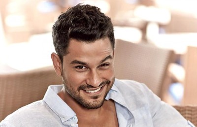 "ކަލަންކް" ގެ ކާސްޓާ ކުނާލް ކޭމޫ ވެސް ގުޅިއްޖެ