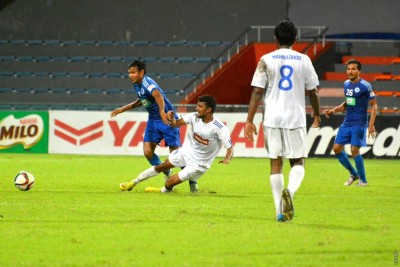 ފުރަތަމަ ހާފު ކުރީ ކޮޅު ޖެހި ދެ ލަނޑާއެކު ތާވަލްގެ ކުރީގައި ނިއުއިން ފަރަގު ބޮޑުކޮށްފި