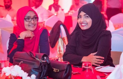 މިހާރު އެވޯޑްސް: މޮޅު ކުޅުންތެރިޔާގެ އެވޯޑާއި ރަން ބޫޓު ސެންޓޭ އަށް