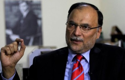 އިންތިޚާބަށް ކެމްޕޭން ކުރަނިކޮށް ޕާކިސްތާނުގެ ދާޚިލީ ވަޒީރުގެ ގަޔަށް ބަޑިޖަހައިފި