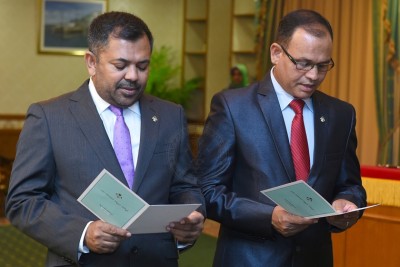 ޑިފެންސް މިނިސްޓަރު ޝަރީފު އަދި ޓޫރިޒަމް މިނިސްޓަރު ޒަމީރަށް ރުހުން ހޯދަން މަޖިލީހަށް