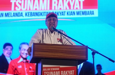 މަހާތިރަށް ތާއީދުކުރުމުން ވެރިކަންކުރާ ޕާޓީގެ ދެ މެންބަރަކު ވަކިކޮށްފި