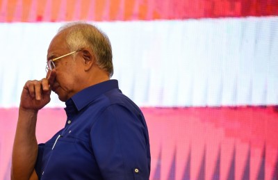 މަހާތިރު: އުމުރުން 92 އަހަރުގައި ކޮރަޕްޝަނާ ދެކޮޅަށް ކާމިޔާބު ހޯއްދެވި