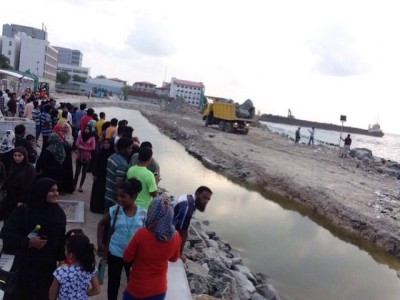 އާ އާޓިފިޝަލް ބީޗް ހަދާ ސަރަހައްދަށް އާއްމުން ނުވަނުމަށް ހައުސިން މިނިސްޓްރީން އެދިއްޖެ