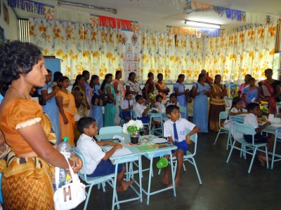 ލާންކާގެ ޕްރޮވިންސެއްގައި ސްކޫލްގަޑީގައި ފޯނުބޭނުން ކުރުން މަނާ ކުރަނީ