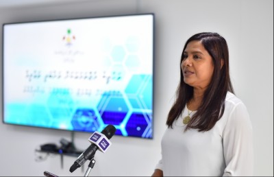 ޓީޗަރުންނަށް ޓެބްލެޓް ބަހަން ފަށައިފި