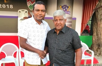 ދިވެހި ފުޓްބޯޅަ ގޮވައިގެން ގަދަ ކަނޑުގައި ފެތި ކޯޗު!