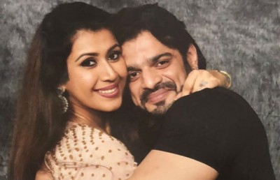 ކަރަން ޕަޓޭލް ބައްޕައަކަށް ވާކަން އިއުލާން ކުރީ ޕޯސްޓަރަކުން