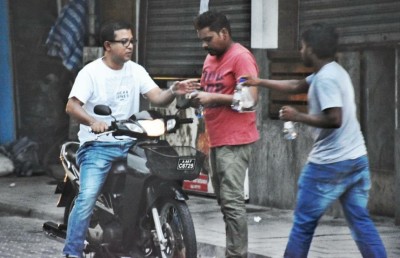 މަގުމަތިން ރޯދަ ވީއްލަން އެހީތެރިވެދޭނެ މީހުން ހޯދަނީ