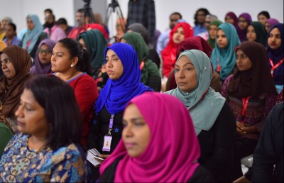 ޓީޗަރުންނަށް ޓެބްލެޓް ބަހަން ފަށައިފި