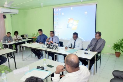 އޮލިމްޕިކް ކޮމިޓީގެ ރައީސާއި ޔޫތު މިނިސްޓަރާ ދެމެދު ބަހުގެ ހޫނު ހަމަލާތަކެއް ބަދަލުކޮށްފި