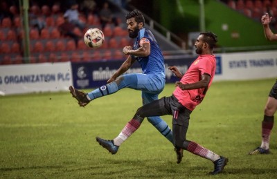 އުނދަގޫ މޮޅަކުން ނިއު އަށް ބޮޑު ލީޑެއް