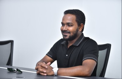 ވަނަ ތިނެއް އެކަމަކު އަޒުމް އެކެއް