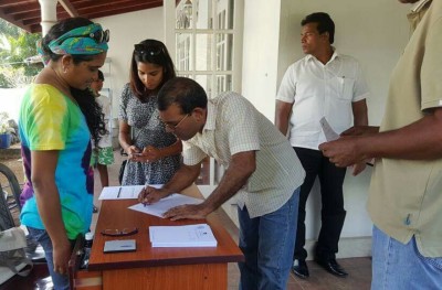 ޑިމޮކްރެސީ އަކީ ހުދުމުހުތާރުގެ ދެ ވަނަ މާނަތޯ؟