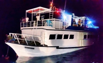 ގިނަ އަދަދެއްގެ އަންހެނުންނާއި ކުޑަކުދިންނާ އެކު ވިލިނގިލީ ނެރުމައްޗަށް ބީހުނު ބޯޓެއް ފުންކޮށްފި