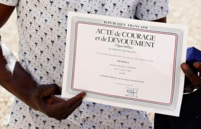 ކުޑަ ކުއްޖާ ސަލާމަތް ކުރި މީހާ އަށް ފްރާންސްގެ ރައްވެހިކަން