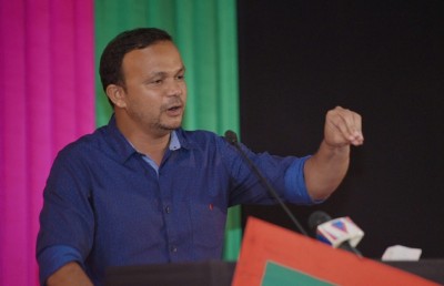 ވަގުތު އޮއްވައި އެއް ކެންޑިޑޭޓު ދައްކަން ޖެހޭ: އަލީ ހުސައިން