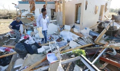 އެމެރިކާއަށް ކުރިމަތިވި ނަގޫރޯޅިތަކާއި ފެންބޮޑުވުމުގެ ޙާދިސާތަކުގައި 20 މީހުން މަރުވެއްޖެ