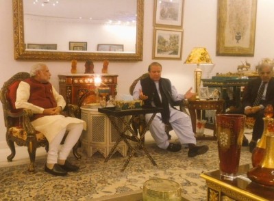 މޯދީ ނަވާޒް ޝަރީފުގެ ގެއަށް ވަޑައިގެން އޭނާއާ ބައްދަލުކުރައްވައިފި