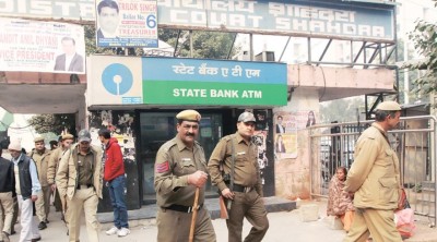 އިންޑިއާގެ ކޯޓެއްގެ ތެރެއަށް 4 މީހަކު ވަދެ ދިން ހަމަލާއެއްގައި ފުލުހަކު މަރުވެއްޖެ