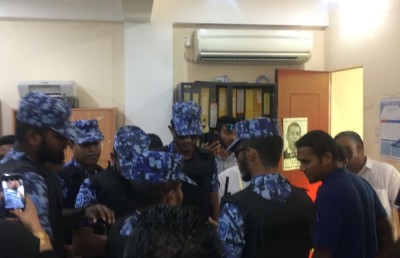 އެމްޑީޕީގެ ޕްރައިމަރީގެ ވޯޓުލުން ފުލުހުން ހުއްޓުވަނީ
