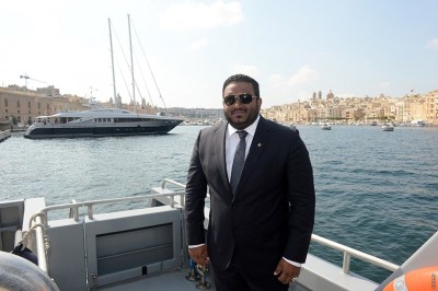 އިތުރު 24 ރަށެއްގެ މައްސަލާގައި އަދީބުގެ މައްޗަށް ދައުވާ އުފުލަން ފޮނުވައިފި