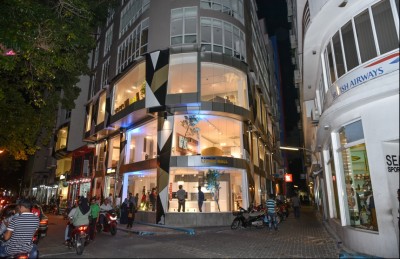 ނޮބީލިއާ ބްރޭންޑުގެ ބަދިގެ ސެޓު ރެއިންބޯ އިން ވިއްކަން ފަށައިފި