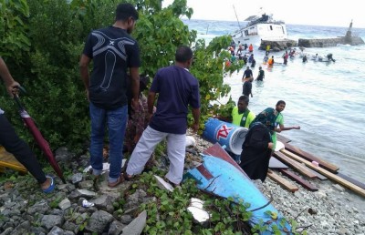 ފަރަށް އެރި ބޯޓަށް އެހީވުމުގައި ގުރައިދޫން ނަމޫނާ ދައްކައިފި