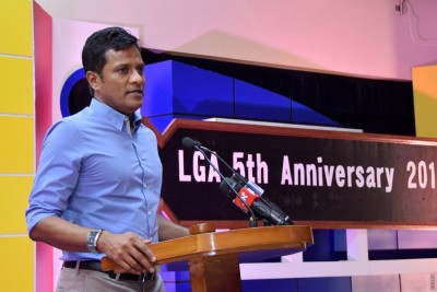 ހުކުރު ނުކުރަން އުޅޭ މައްސަލާގައި އުމަރުގެ ވަރުގަދަ އިންޒާރެއް ކައުންސިލްތަކަށް!