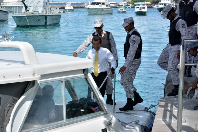 ނަޝީދުގެ އާއިލާއިން ހައްދަވަނީ އިތުރުފުޅު، ލިޔުމުގައި ސޮއިކުރެއްވުމުން ފުރާވަޑައިގެންނެވޭނެ: ކަރެކްޝަންސް