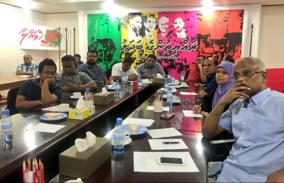 އެއް ކެންޑިޑޭޓަކު ނެރުމާ ގުޅޭ ގޮތުން އިދިކޮޅު ޕީޖީގައި މަޝްވަރާކޮށްފި