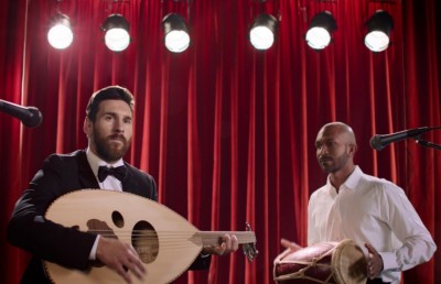 "އެންޖޯއި ދަ އިންޓަނެޓް" އަށް މެސީ ދިވެހި ހެދުމުގައި