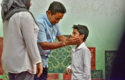 ރައީސް ޔާމީންގެ ދެކަނބަލުން އީދު ސަލާމްކުރެއްވުން ރަސްރަނި ބަގީޗާގައި